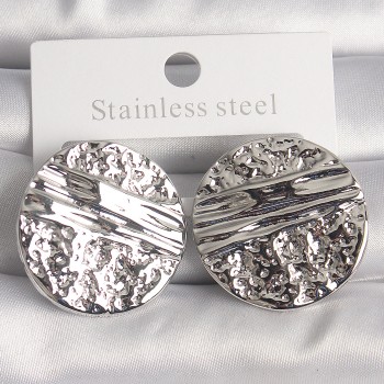 Pirinç Gümüş Renk İşlemeli Daire Plaka Model Kadın Küpe