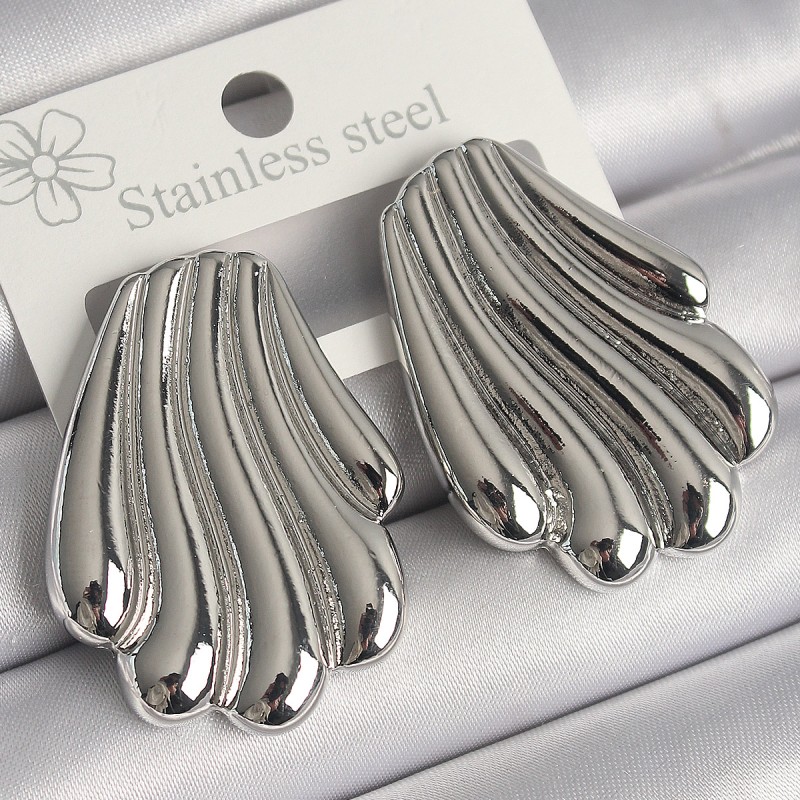 Pirinç Gümüş Renk İşlemeli İstiridye Model Kadın Küpe