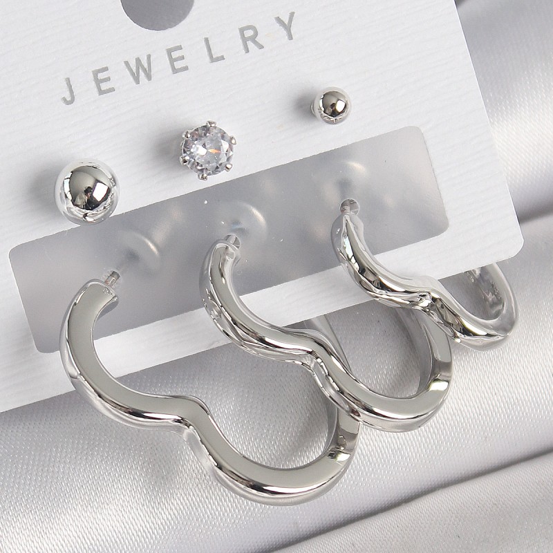 Pirinç Gümüş Renk Kalp Model Zirkon Taş Topçuk Detay Kadın Küpe Seti