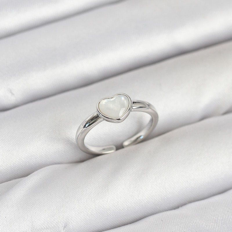 Pirinç Gümüş Renk Kalpli Kadın Yüzük