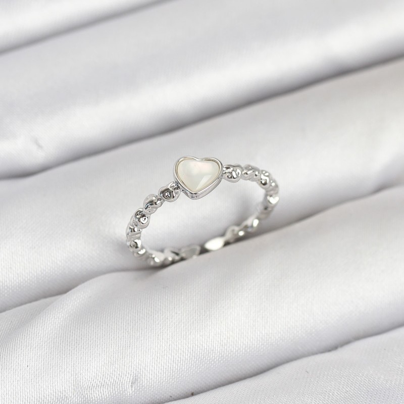 Pirinç Gümüş Renk Kalpli Model Kadın Yüzük