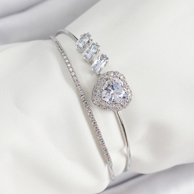 Pirinç Gümüş Renk Kalpli Zirkon Taşlı Kadın Bileklik