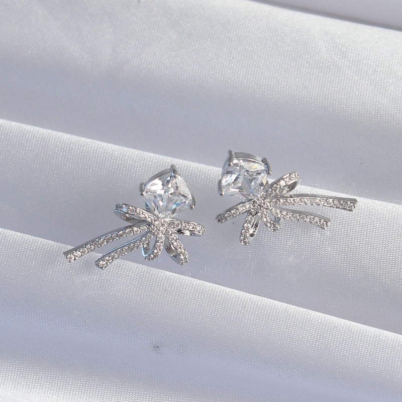 Pirinç Gümüş Renk Kare Zirkon Taşlı Fiyonk Küpe