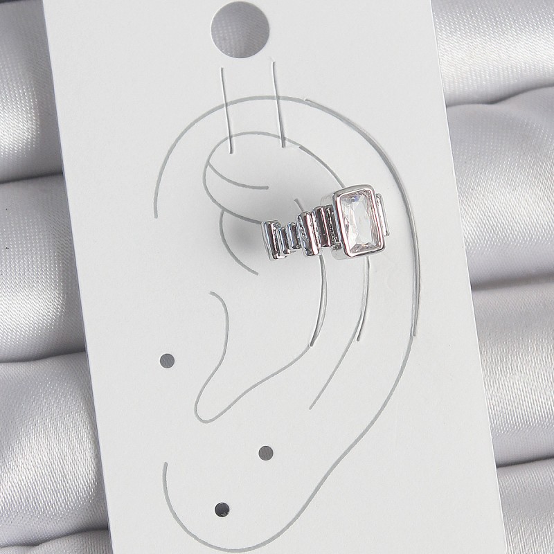 Pirinç Gümüş Renk Kare Zirkon Taşlı Kadın Kıkırdak Model Küpe