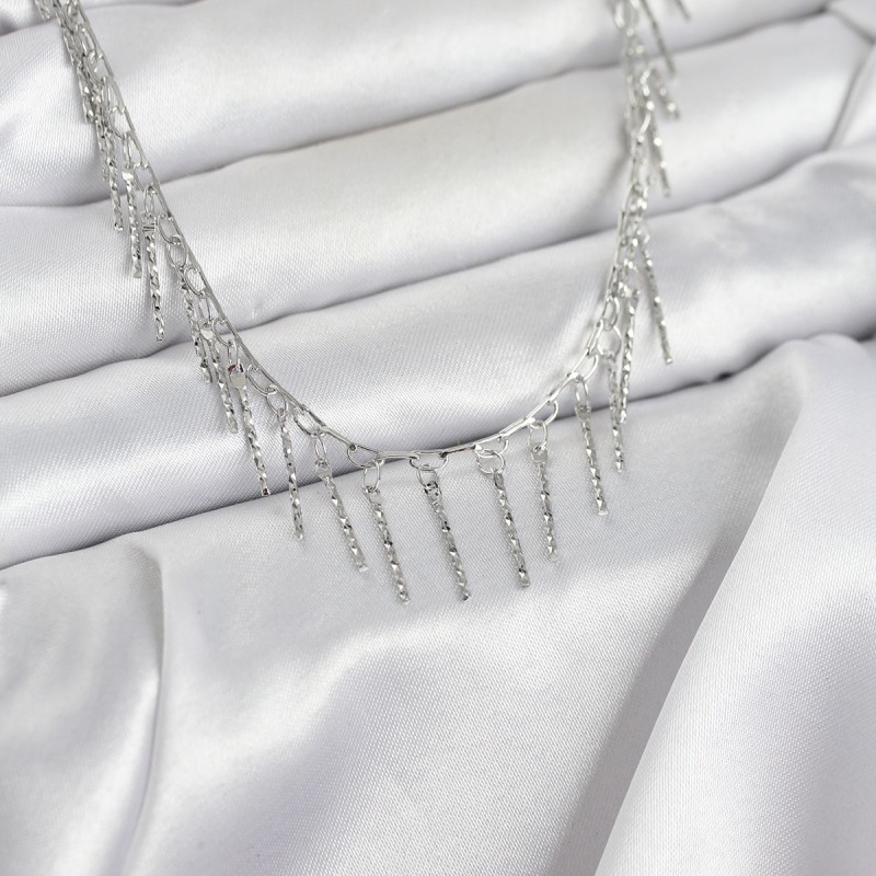 Pirinç Gümüş Renk Saçaklı Model Kadın Kolye