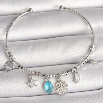 Pirinç Gümüş Renk Sallantı Pusula Figür Kalp Detay Charm Kadın Bileklik