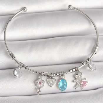 Pirinç Gümüş Renk Sallantı Zirkon Taşlı Ayıcık Figür Çiçek Detay Charm Kadın Bileklik