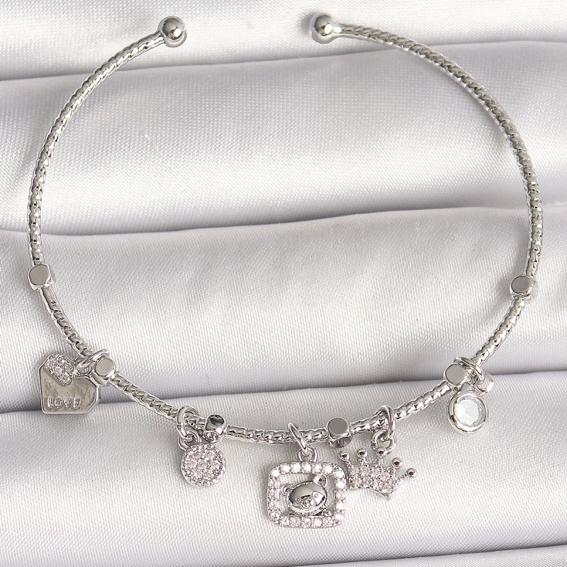 Pirinç Gümüş Renk Sallantı Zirkon Taşlı Ayıcık Figür Taç Detay Charm Kadın Bileklik