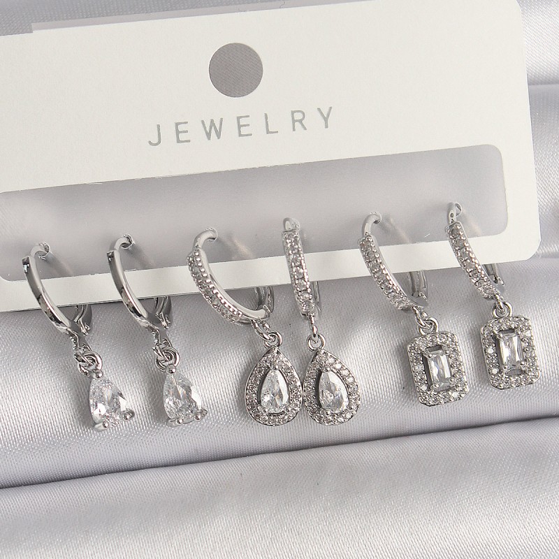 Pirinç Gümüş Renk Sallantı Zirkon Taşlı Damla Model Kadın Küpe Seti