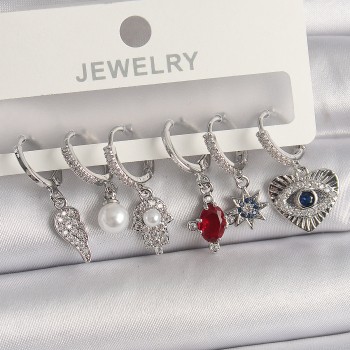 Pirinç Gümüş Renk Sallantı Zirkon Taşlı Fatma Ana El Figür Kadın Küpe Seti