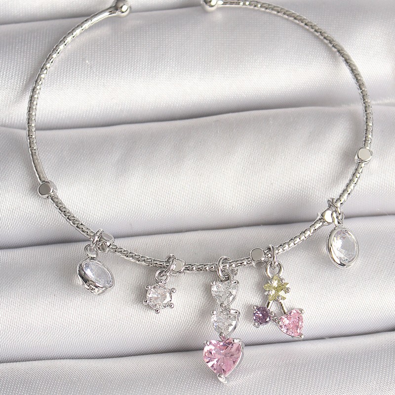 Pirinç Gümüş Renk Sallantı Zirkon Taşlı Kalp Figür Charm Kadın Bileklik