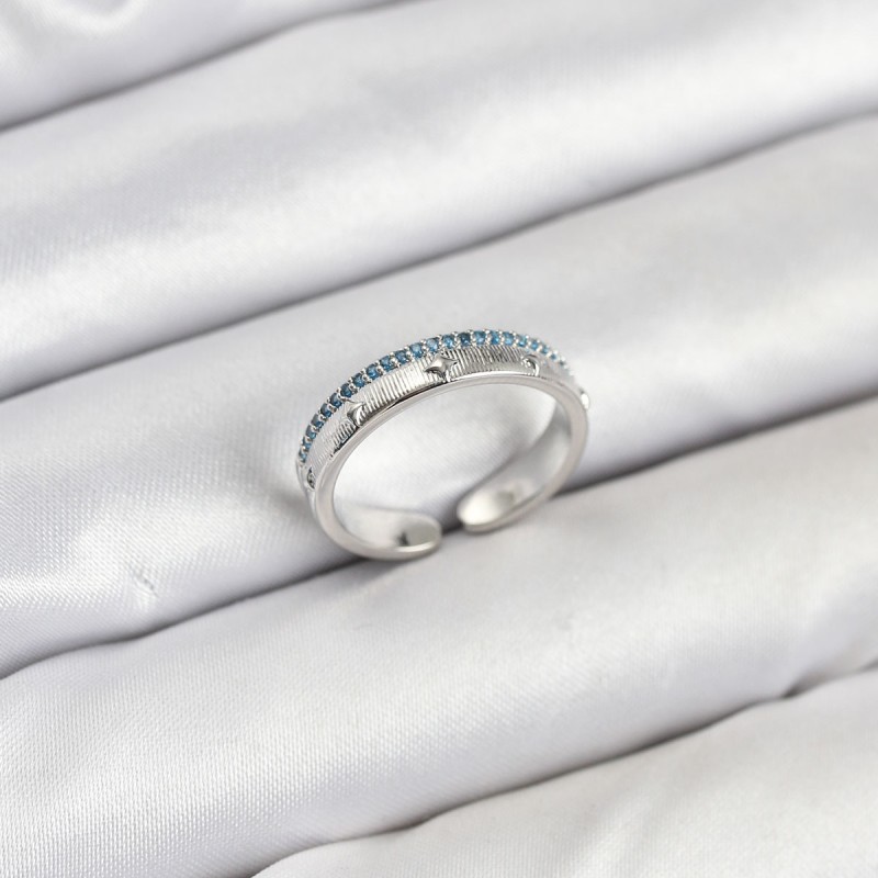 Pirinç Gümüş Renk Sıralı Zirkon Taşlı Kutup Yıldızı Model Kadın Yüzük