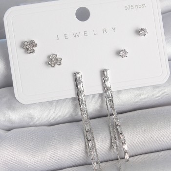 Pirinç Gümüş Renk Su Yolu Zirkon Taşlı Sallantı Model Çiçek Detay 925 Ayar Çivi Kadın Küpe Seti