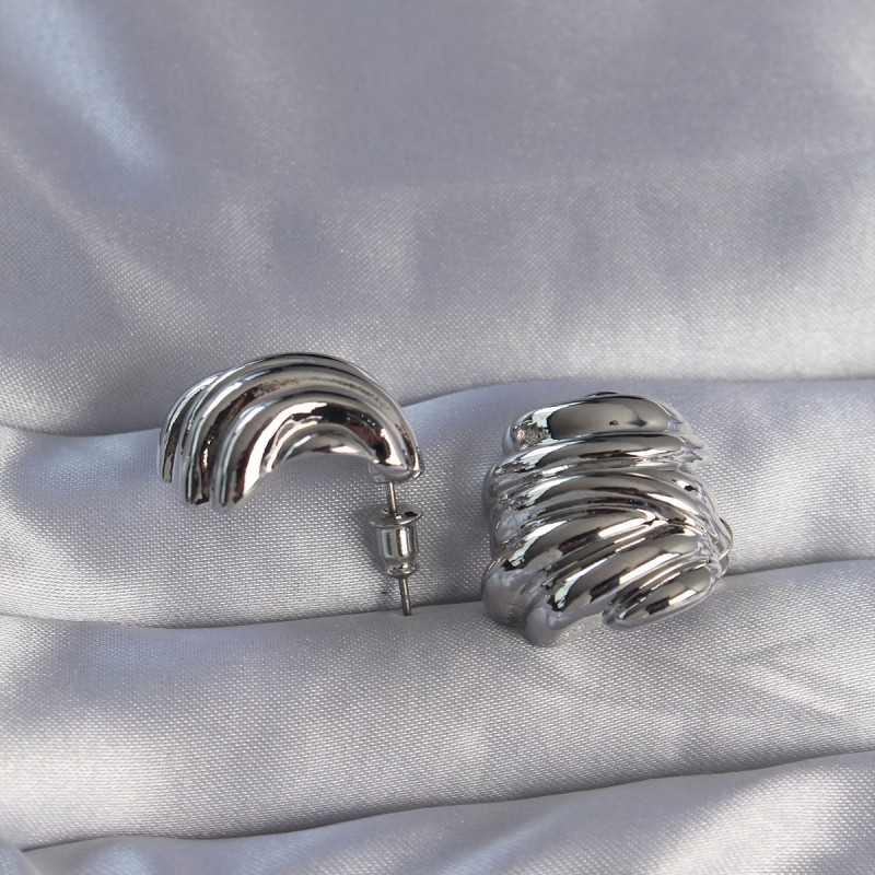 Pirinç Gümüş Renk Tırtıklı Bombe Model Küpe