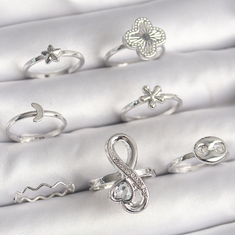 Pirinç Gümüş Renk Yonca Figür Sonsuzluk Zirkon Taşlı Kalp Detay Kadın Yüzük Kombini