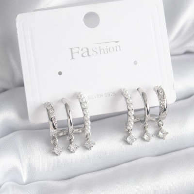 Pirinç Gümüş Renk Zirkon Taş Detay İncili Kadın Küpe