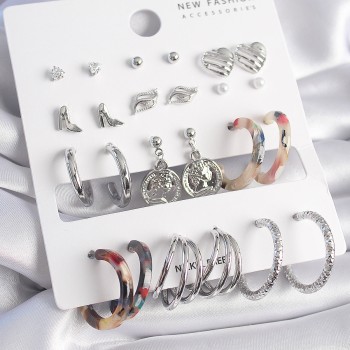 Pirinç Gümüş Renk Zirkon Taş Detaylı 12 Çift Kadın Küpe