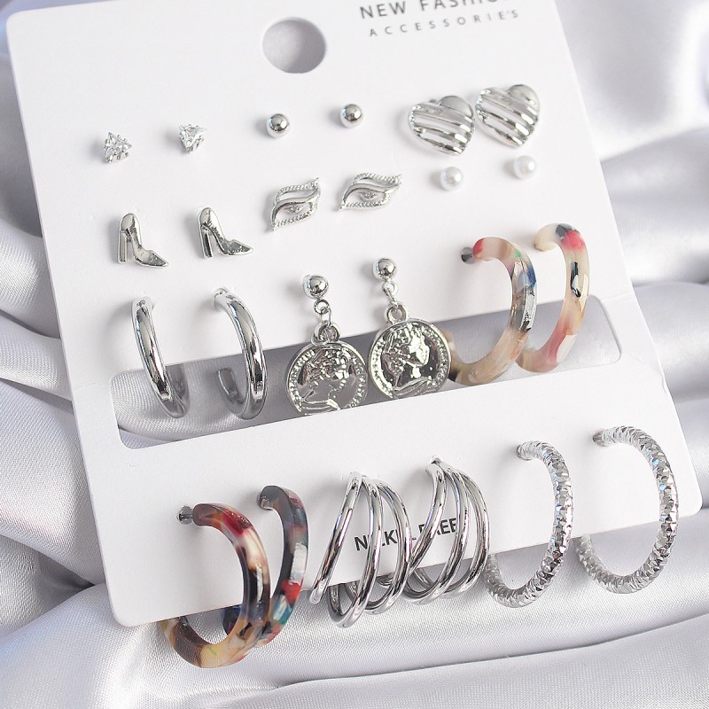 Pirinç Gümüş Renk Zirkon Taş Detaylı 12 Çift Kadın Küpe