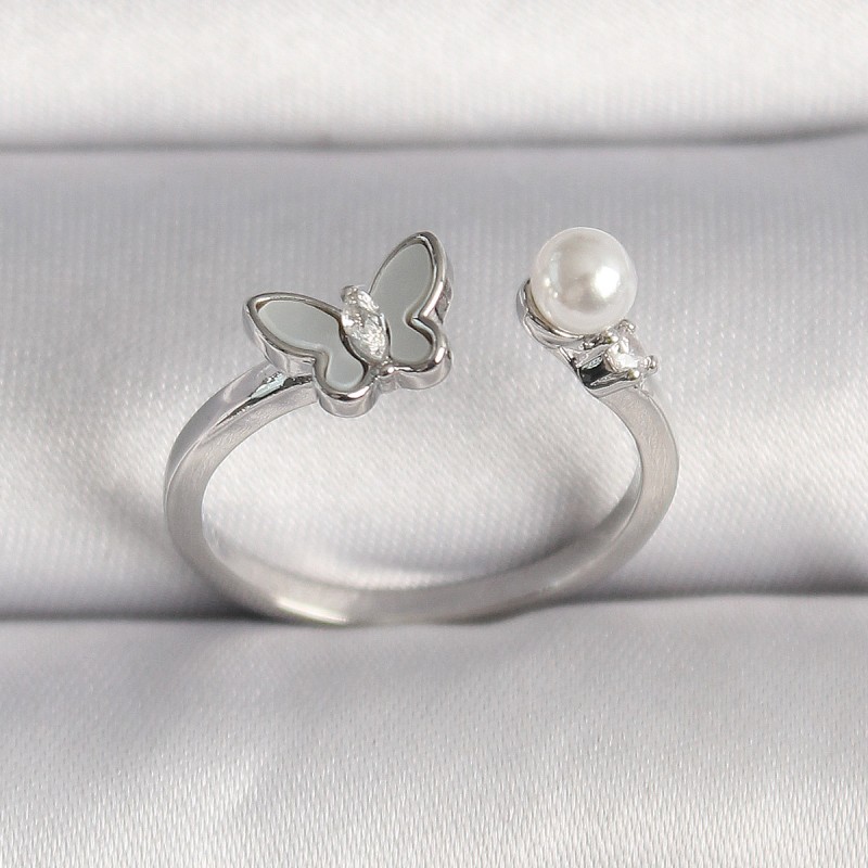 Pirinç Gümüş Renk Zirkon Taş Detaylı Beyaz Mineli Kelebek Figür İnci Detay Ayarlanabilir Yüzük