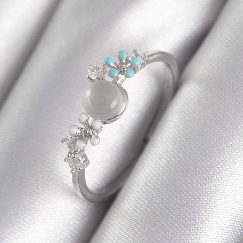 Pirinç Gümüş Renk Zirkon Taş Detaylı Beyaz Sedefli Çiçek Model Kadın Yüzük