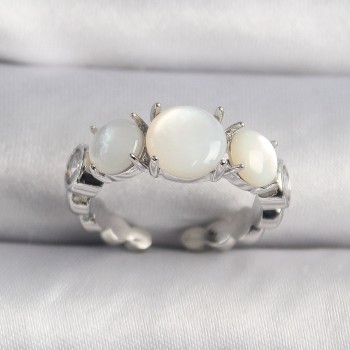 Pirinç Gümüş Renk Zirkon Taş Detaylı Beyaz Sedefli VIP Seri Kadın Yüzük