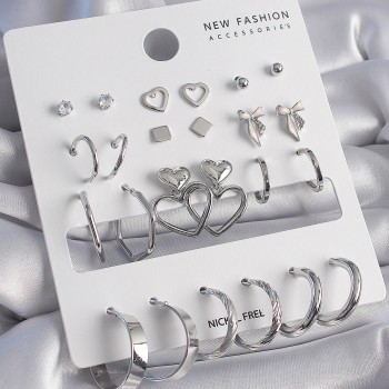 Pirinç Gümüş Renk Zirkon Taşlı 12 Çift Kadın Küpe Seti