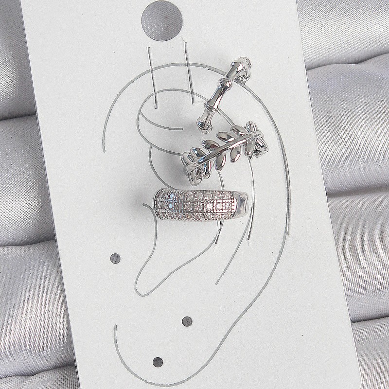 Pirinç Gümüş Renk Zirkon Taşlı 3'Lü Model Yaprak Figür Kadın Kıkırdak Küpe