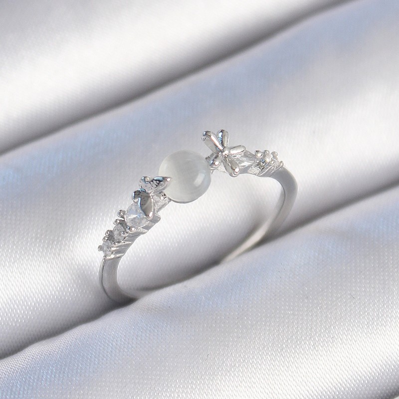 Pirinç Gümüş Renk Zirkon Taşlı Beyaz Mineli Kelebek Detay Kadın Yüzük