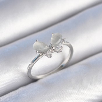 Pirinç Gümüş Renk Zirkon Taşlı Beyaz Mineli Kelebek Model Kadın Yüzük