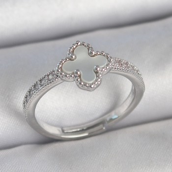 Pirinç Gümüş Renk Zirkon Taşlı Beyaz Mineli Yonca Model Ayarlanabilir Kadın Yüzük