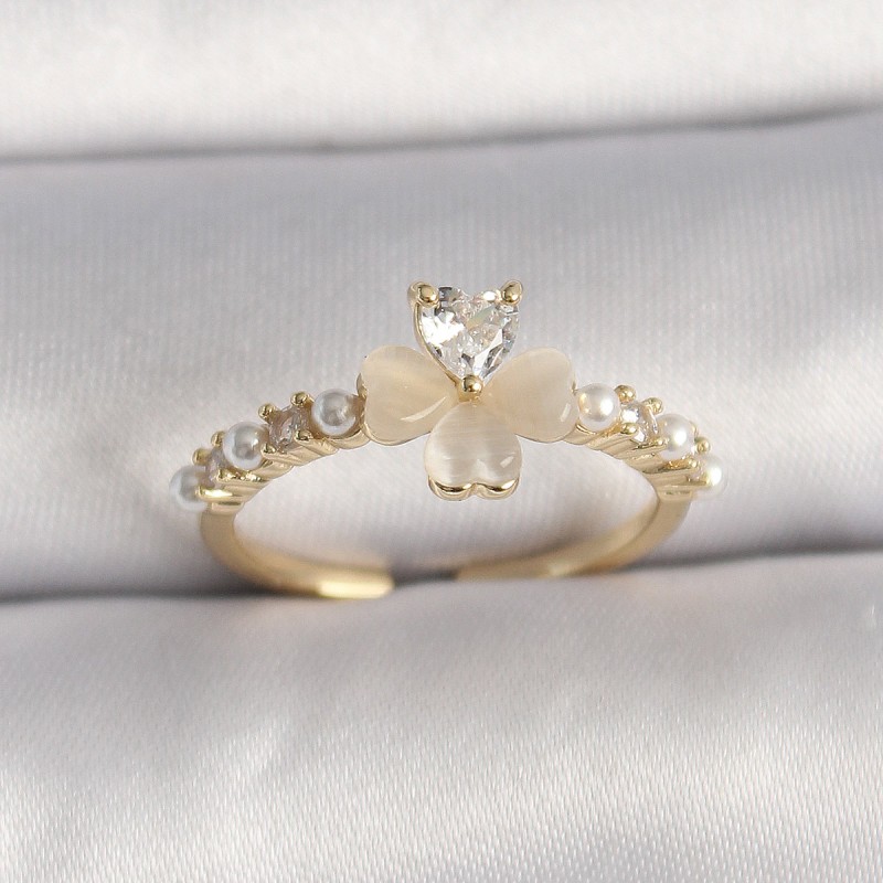 Pirinç Gümüş Renk Zirkon Taşlı Beyaz Mineli Yonca Model İnci Detay Ayarlanabilir Yüzük