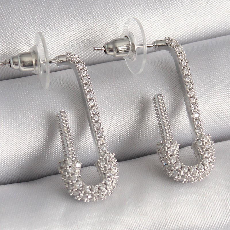 Pirinç Gümüş Renk Zirkon Taşlı Çengelli İğne Model Kadın Küpe