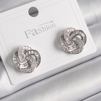 Pirinç Gümüş Renk Zirkon Taşlı Çiçek Model Kadın Küpe