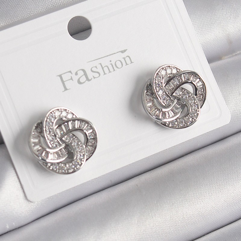 Pirinç Gümüş Renk Zirkon Taşlı Çiçek Model Kadın Küpe