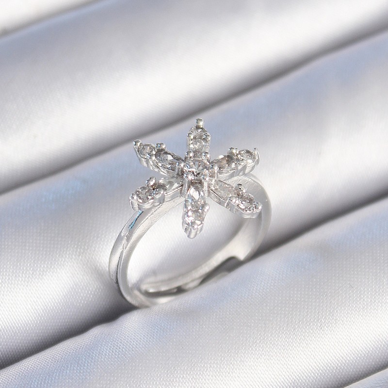 Pirinç Gümüş Renk Zirkon Taşlı Çiçek Model Kadın Yüzük