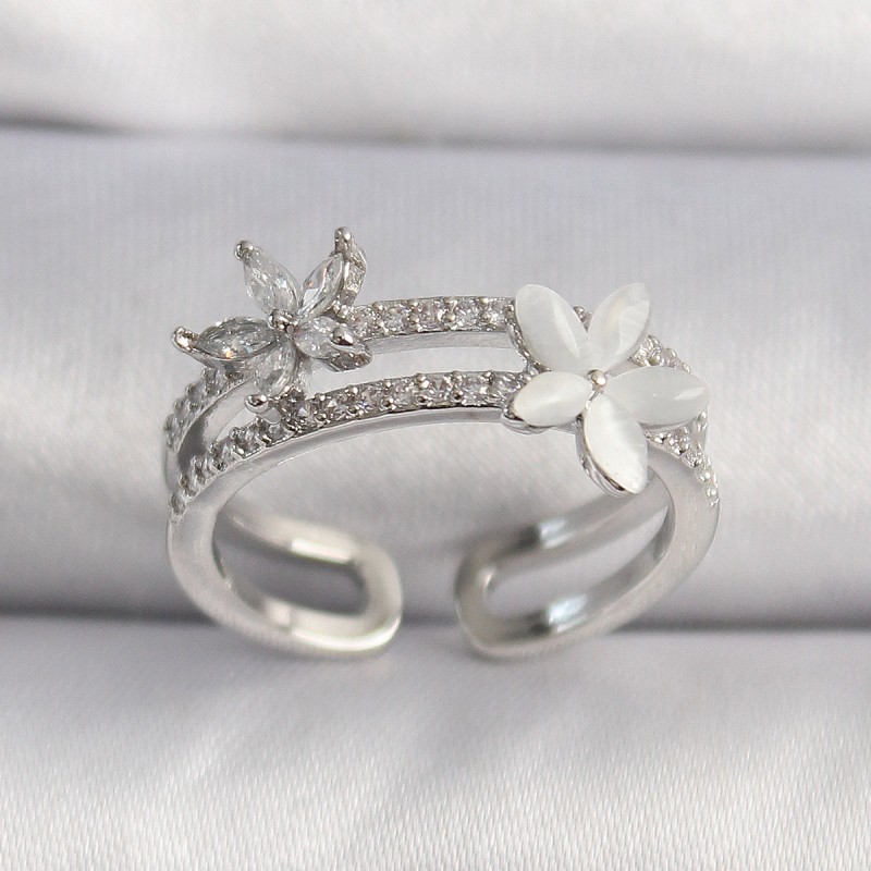 Pirinç Gümüş Renk Zirkon Taşlı Çiçek Model VIP Seri Kadın Yüzük