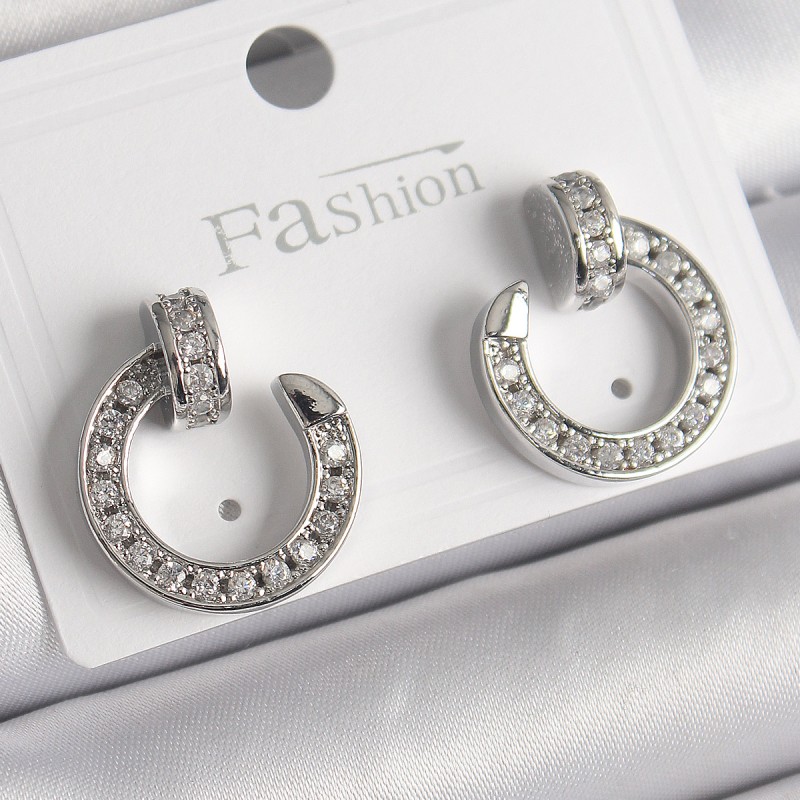 Pirinç Gümüş Renk Zirkon Taşlı Çivi Halka Model Kadın Küpe