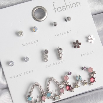 Pirinç Gümüş Renk Zirkon Taşlı Damla Model Çiçek Detay 7 Çift Kadın Küpe Seti