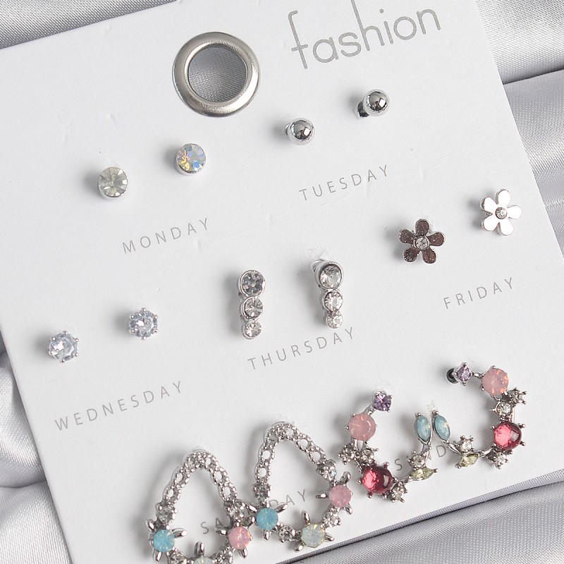 Pirinç Gümüş Renk Zirkon Taşlı Damla Model Çiçek Detay 7 Çift Kadın Küpe Seti