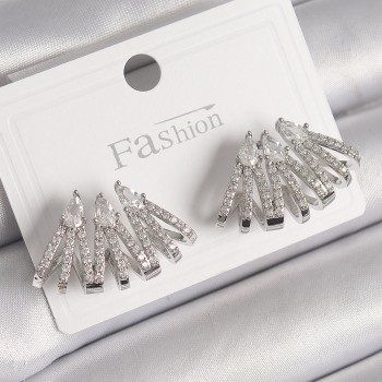 Pirinç Gümüş Renk Zirkon Taşlı Deniz Kabuğu Model Kadın Küpe