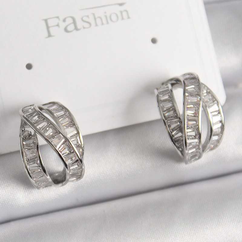 Pirinç Gümüş Renk Zirkon Taşlı Düğüm Halka Model Kadın Küpe