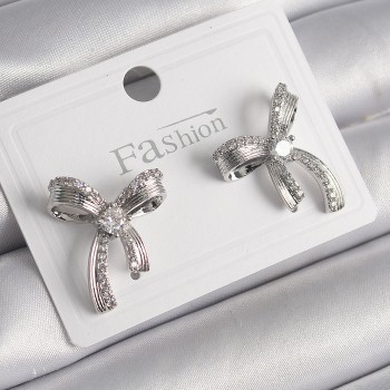 Pirinç Gümüş Renk Zirkon Taşlı Fiyonk Model Kadın Küpe