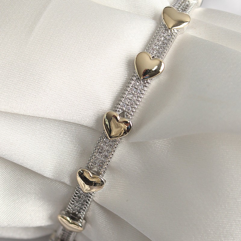 Pirinç Gümüş Renk Zirkon Taşlı Gold Kalpli VIP Seri Kadın Bileklik