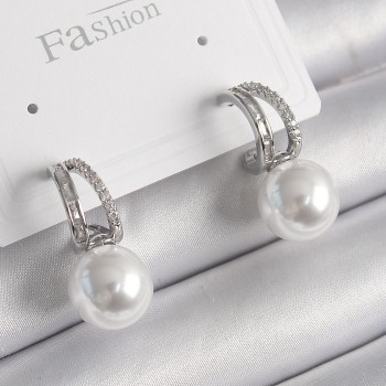 Pirinç Gümüş Renk Zirkon Taşlı Halka İnci Detay Kadın Küpe