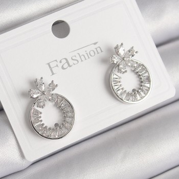 Pirinç Gümüş Renk Zirkon Taşlı Halka Model Çiçek Figür Kadın Küpe