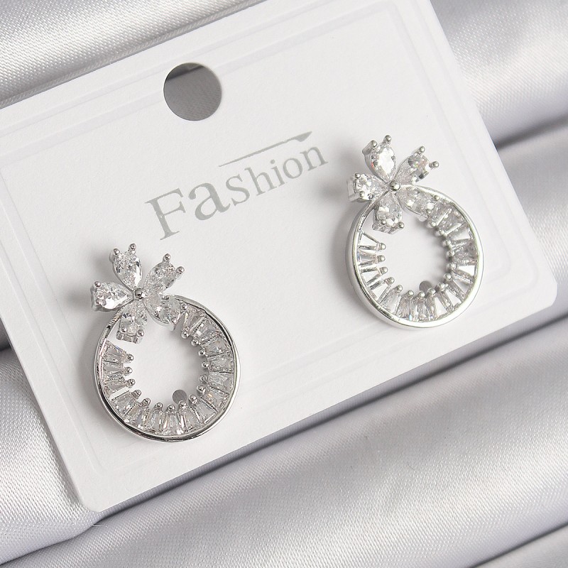 Pirinç Gümüş Renk Zirkon Taşlı Halka Model Çiçek Figür Kadın Küpe