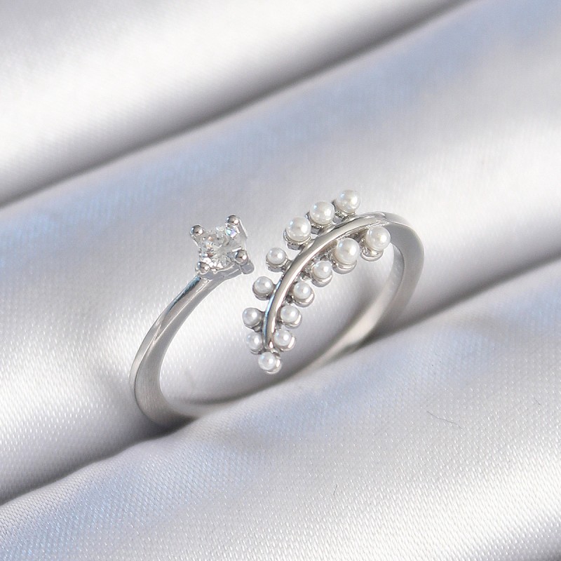 Pirinç Gümüş Renk Zirkon Taşlı İncili Yaprak Model Kadın Yüzük