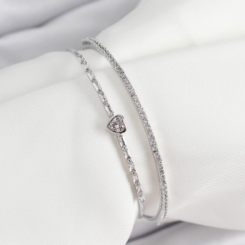 Pirinç Gümüş Renk Zirkon Taşlı Kalp Detaylı Kadın Bileklik