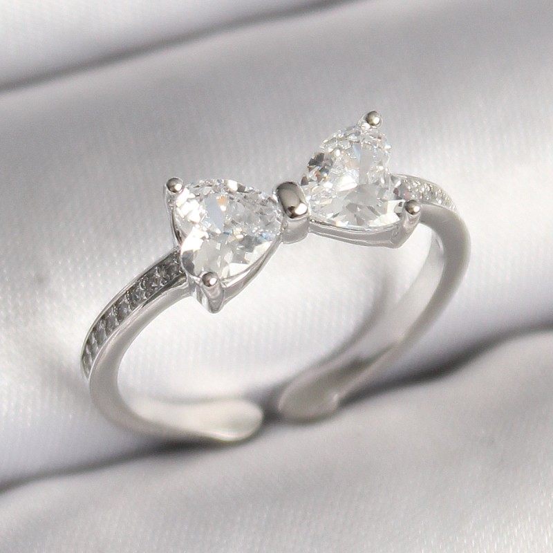 Pirinç Gümüş Renk Zirkon Taşlı Kalp Fiyonk Model Kadın Yüzük