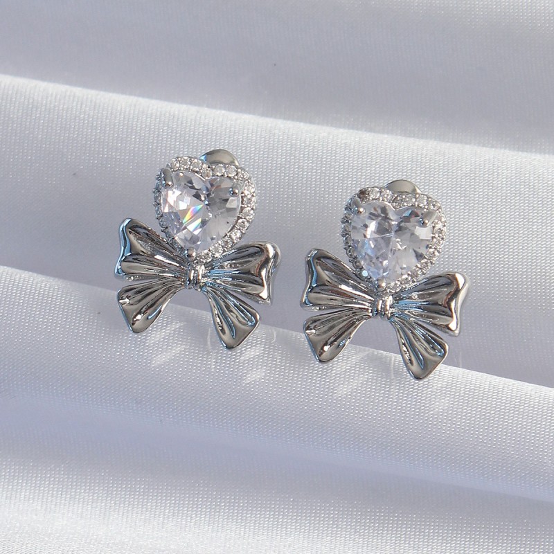 Pirinç Gümüş Renk Zirkon Taşlı Kalp Model Fiyonk Küpe